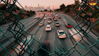 爱游戏在线-鲁能中后卫因红牌停赛一场，球队头疼