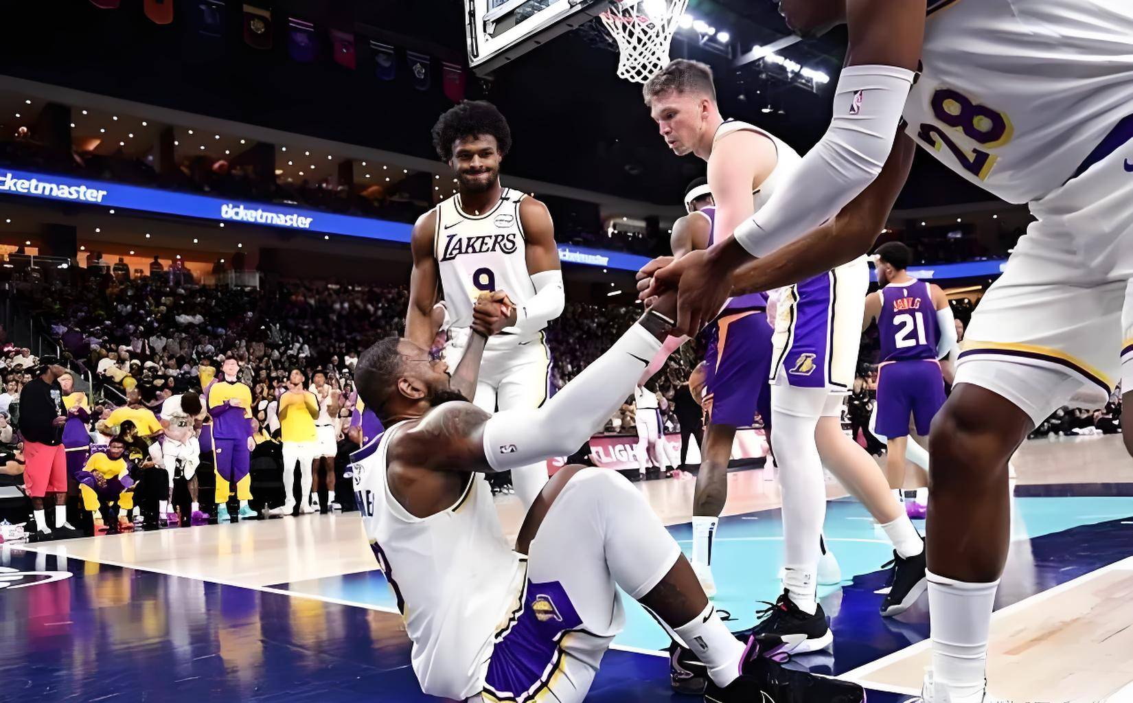 NBA季后赛剧情连连，球迷热议的简单介绍
