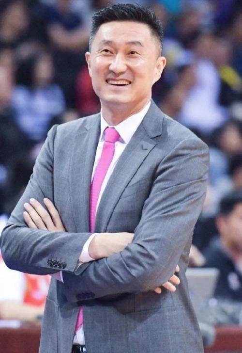 广东队球员表现亮眼，赢得粉丝支持的简单介绍