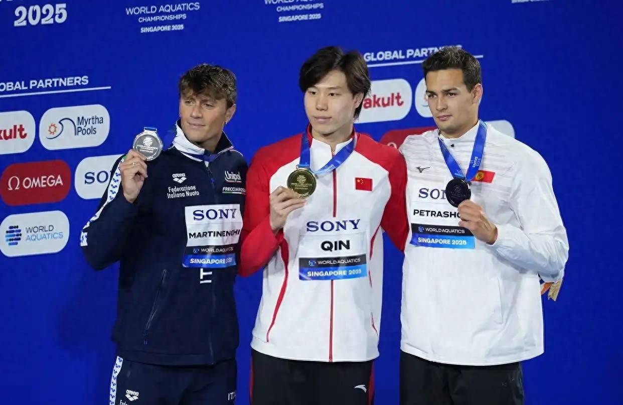 英国运动员在游泳比赛中创造佳绩