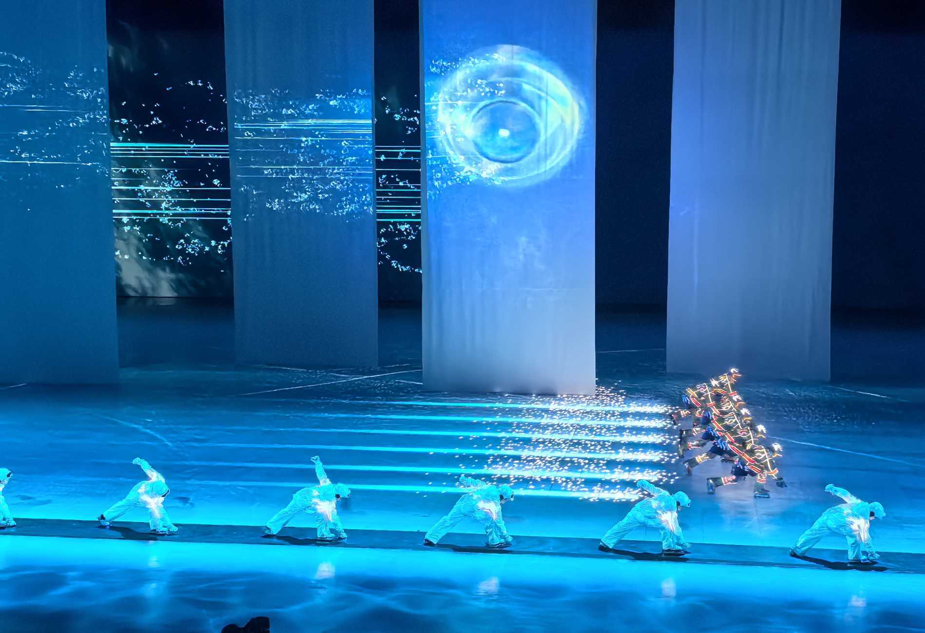 爱游戏tv-日本东京亚运会开幕式火爆表演，中国代表团闪耀夜空的简单介绍