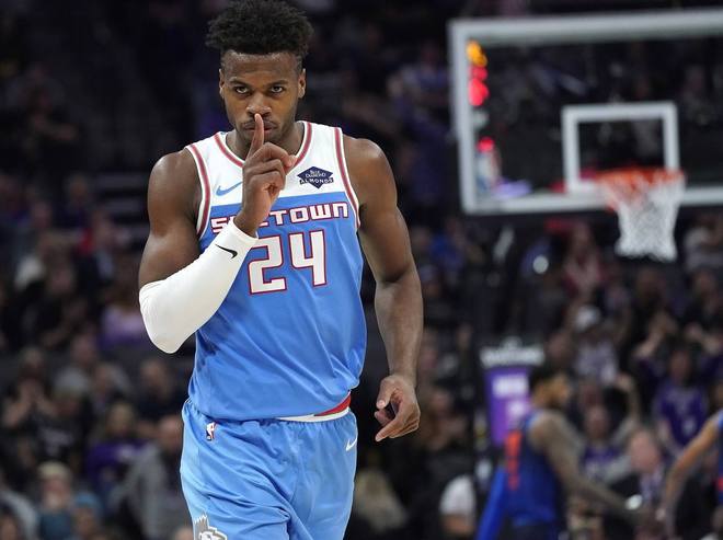 爱游戏-国王队的外线射手发挥关键作用