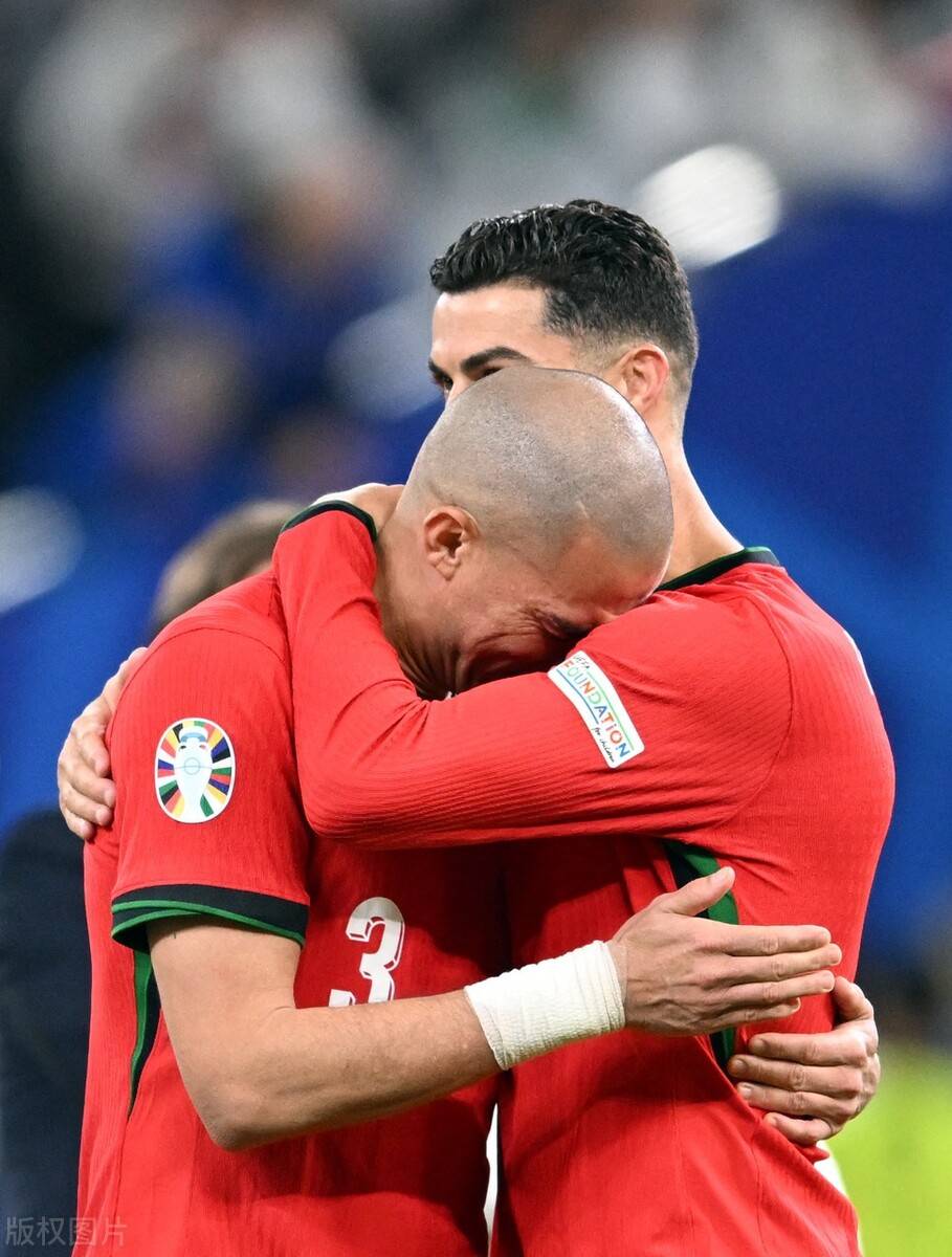 荷兰憾失决赛资格,与法国遗憾告别欧洲杯 荷兰憾失决赛资格,与法国遗憾告别欧洲杯