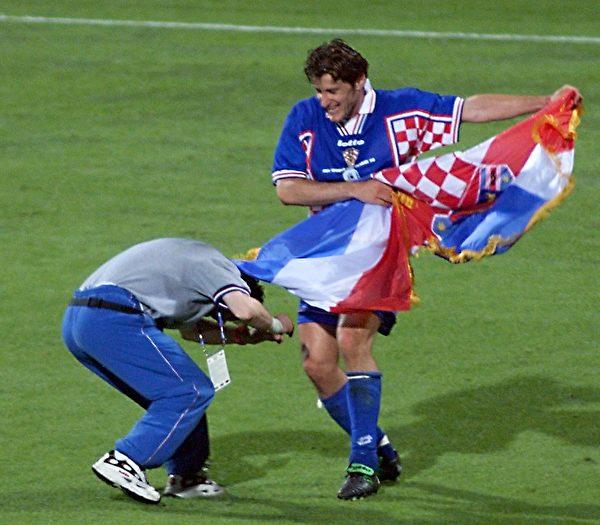 爱游戏官方-意大利队遭遇黑马韩国队逆转，遭遇逆转