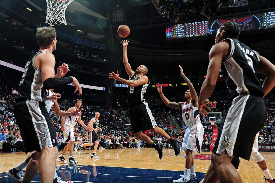 关于老鹰再胜马刺,取得三连胜的信息 关于老鹰再胜马刺,取得三连胜的信息