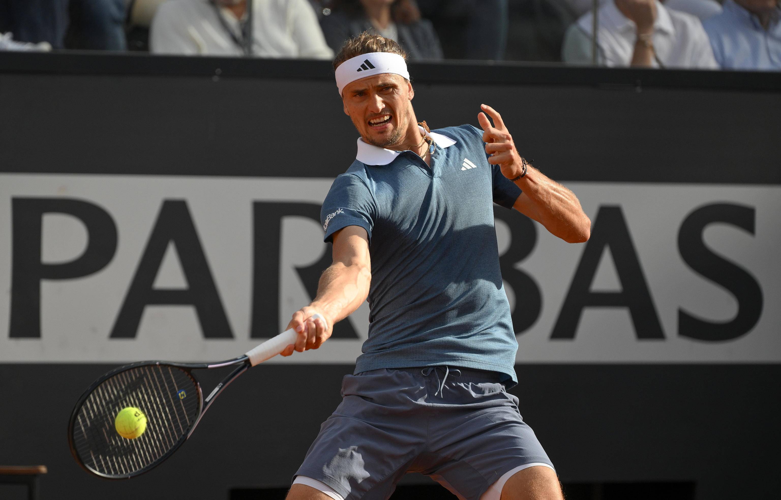 爱游戏APP-包含意大利网球队鏖战欧洲网球队，兹维列夫关键制胜的词条