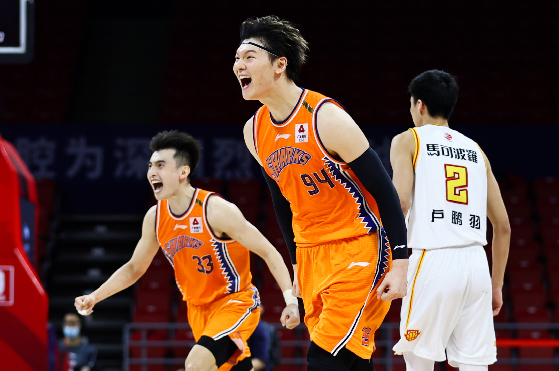 爱游戏APP-广东队横扫76人，王哲林带队取胜