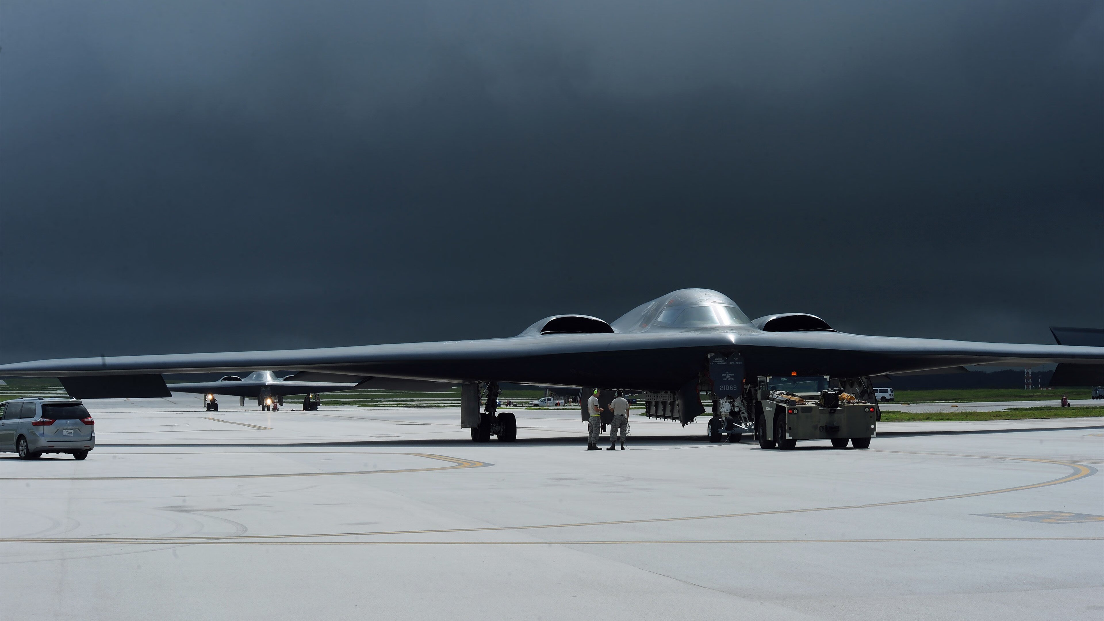 街道赛风云与绿茵场爆冷,F1焦点战与波兰淘汰切尔西的体育交响