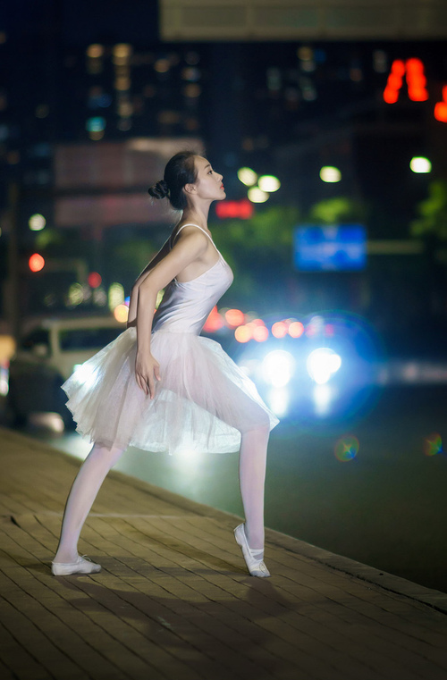 爱游戏官方入口-库里单骑救主！关键节点连续得分率队险胜奇才