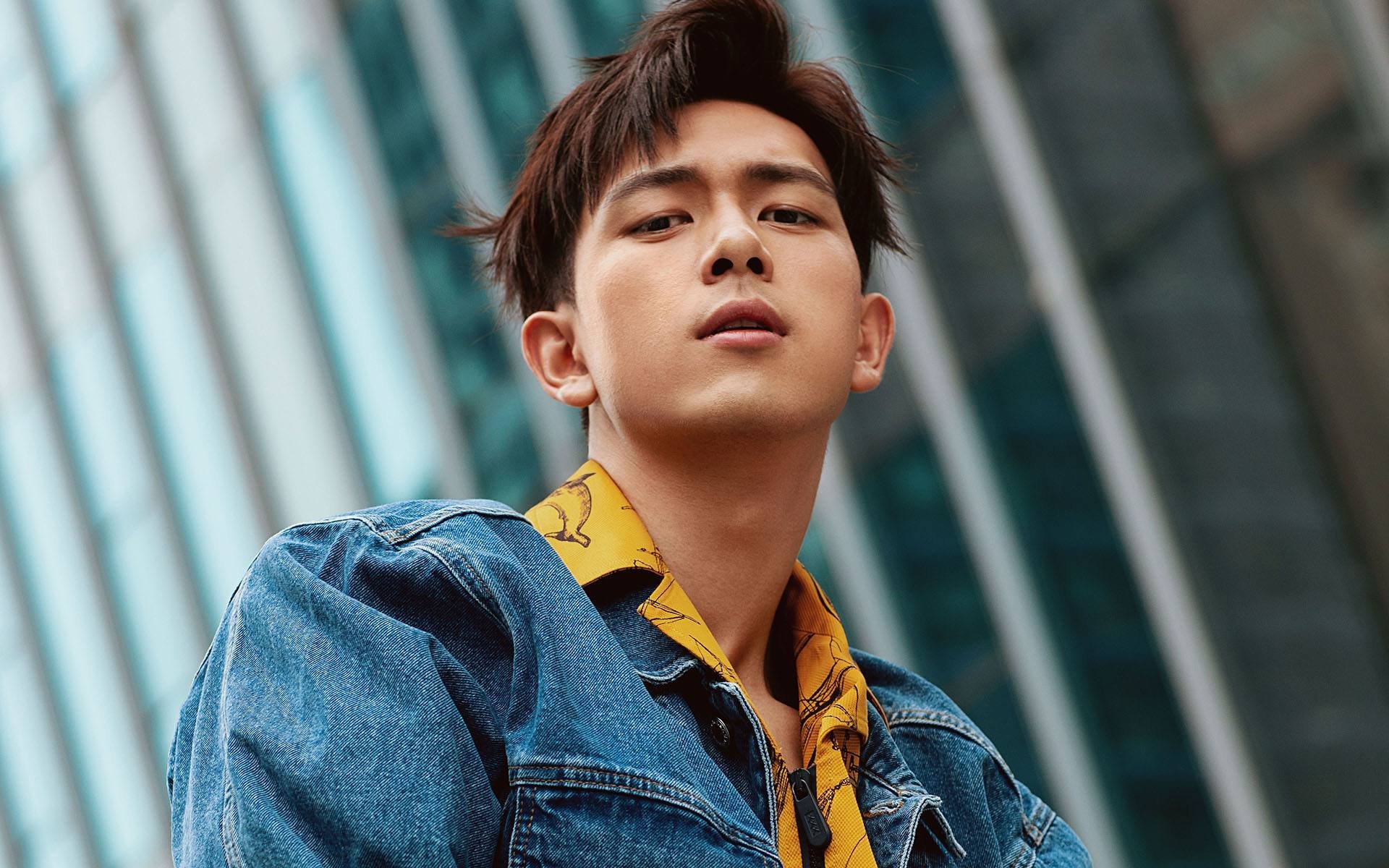 双线争锋,F1街道赛焦点战与湖人险胜爵士共绘体育热血篇章